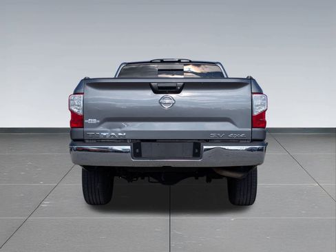 Used 2018 Nissan Titan SV image 5