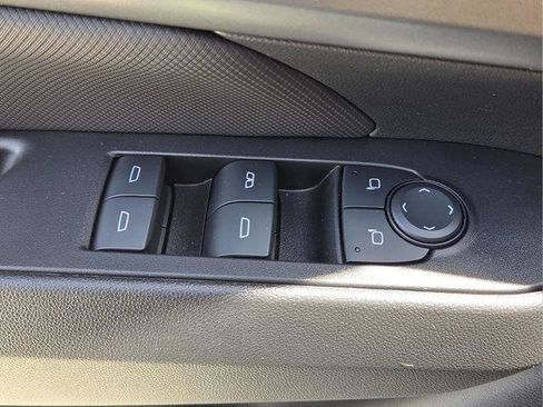 Certified 2025 Chevrolet Equinox EV RS FWD image 23