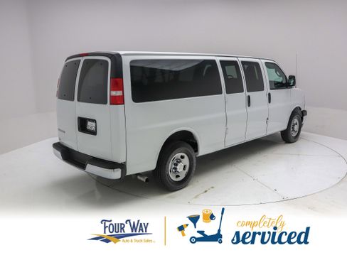 Used 2018 Chevrolet Express 3500 LT w/ LT Preferred Equipment Group RWD image 4