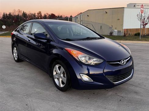 Used 2013 Hyundai Elantra GLS w/ Preferred Pkg FWD image 3