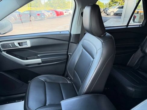 Used 2022 Ford Explorer XLT w/ Equipment Group 202A RWD image 10