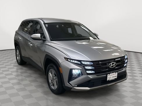 Certified 2025 Hyundai Tucson SE AWD/4WD image 3