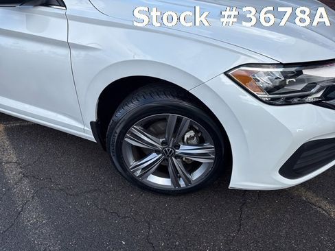 Certified 2023 Volkswagen Jetta SE image 15