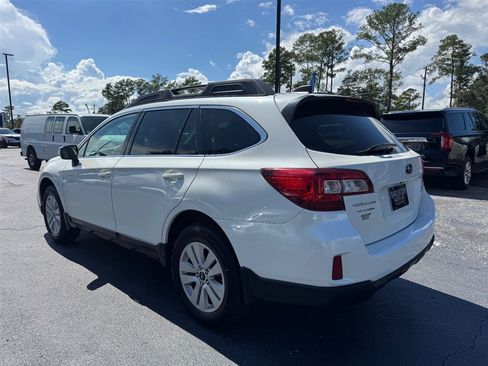 Used 2017 Subaru Outback 2.5i Premium AWD/4WD image 6