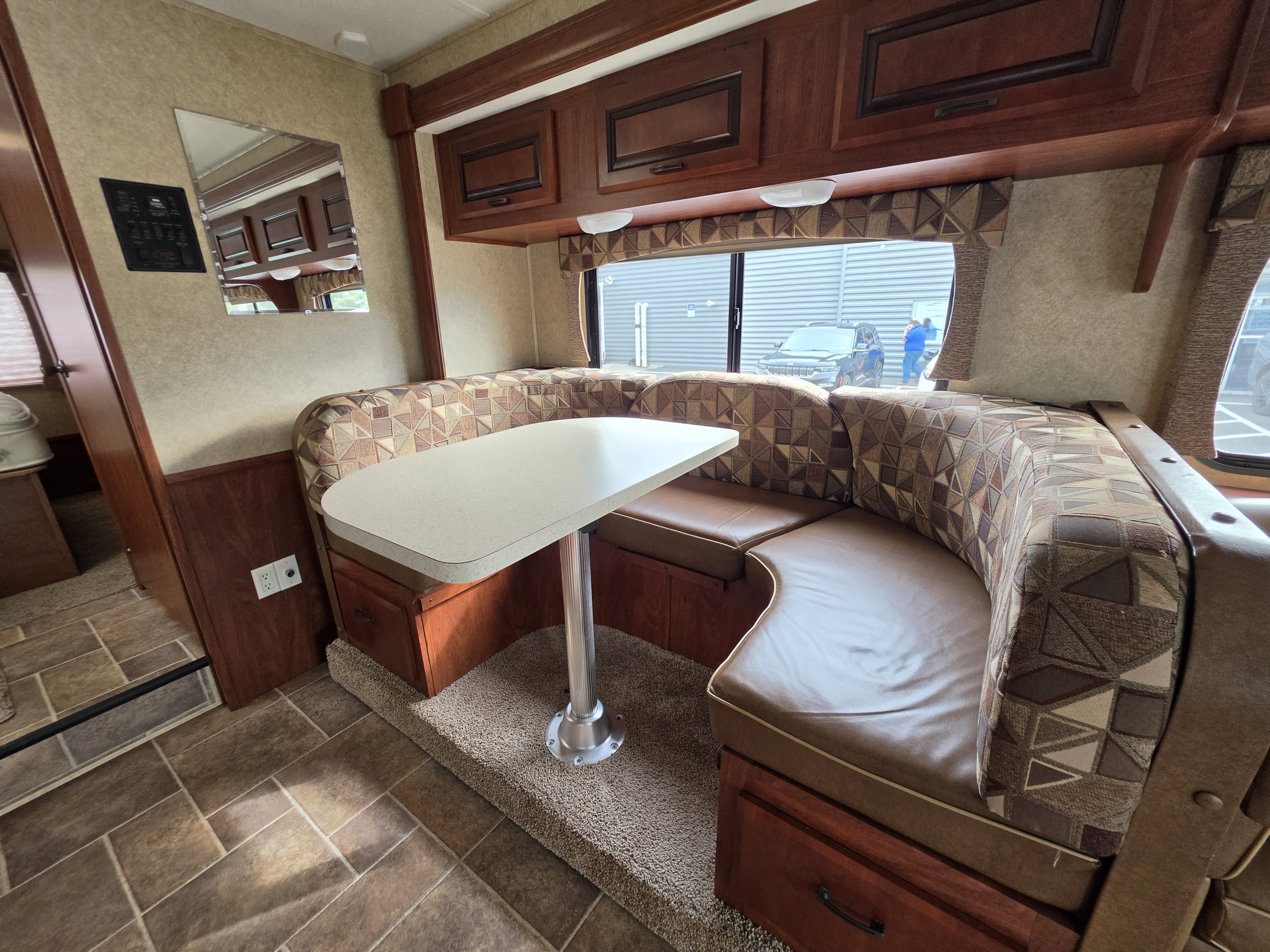 Used 2012 Ford E-450 and Econoline 450 Super Duty w/ Motorhome Prep Pkg RWD image 25