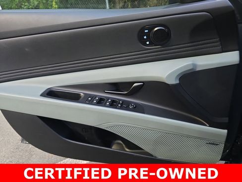 Used 2025 Hyundai Elantra Limited image 26