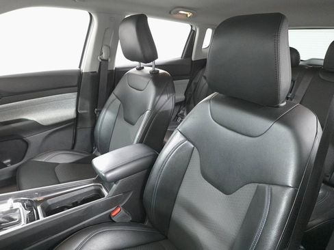 Used 2022 Jeep Compass Latitude image 11