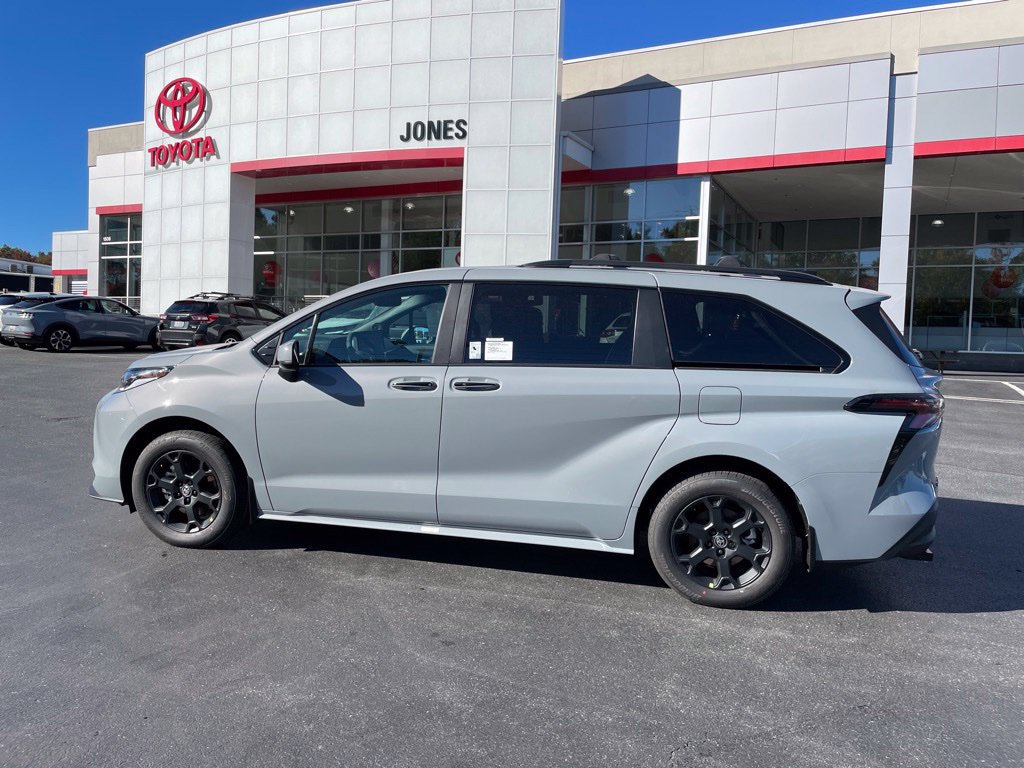 New 2026 Toyota Sienna XLE Woodland Edition AWD/4WD image 4
