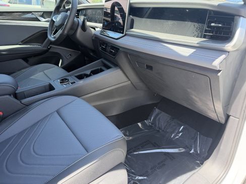 New 2026 Volkswagen Tiguan SE R-Line FWD image 12