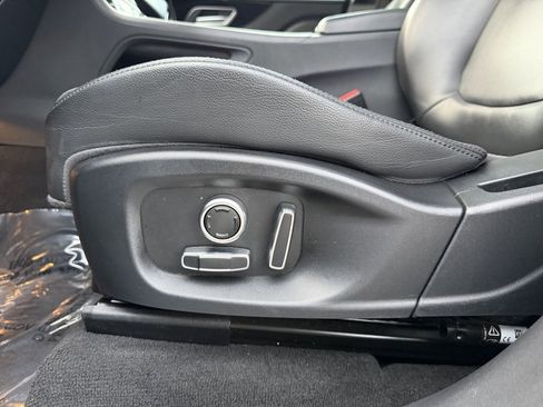 Used 2020 Jaguar F-PACE Premium image 11