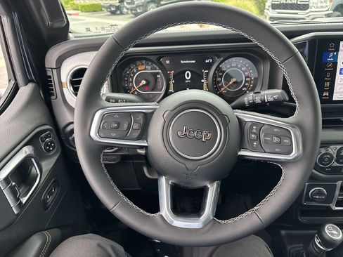 New 2025 Jeep Wrangler Unlimited Sahara AWD/4WD image 28
