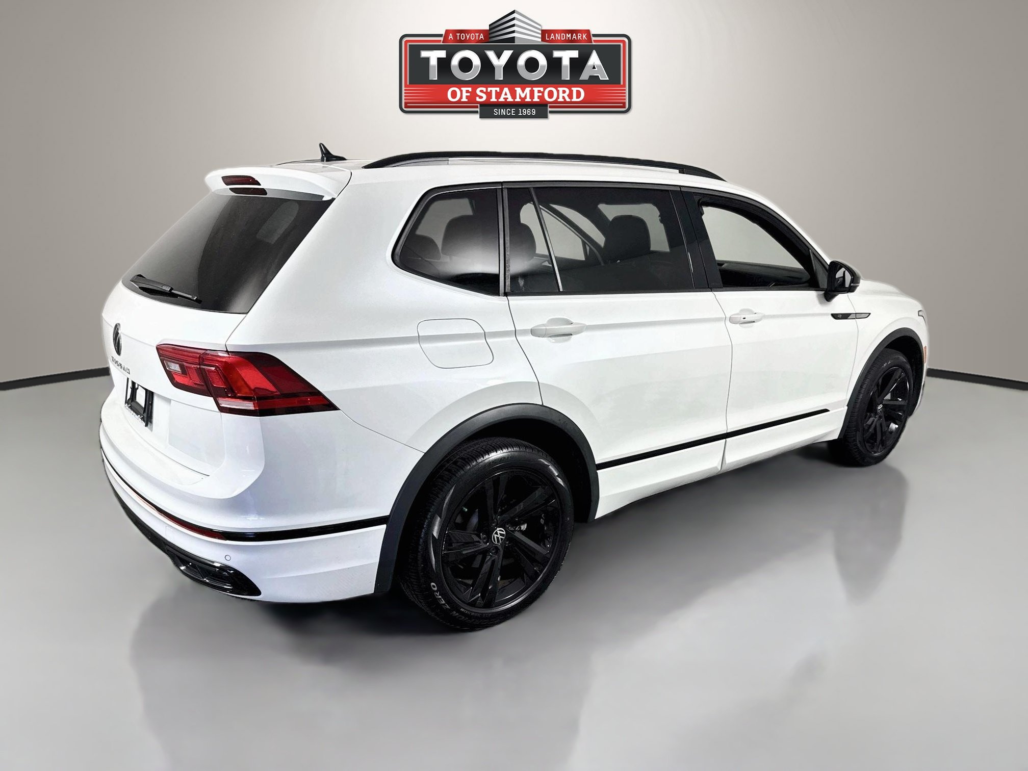 Used 2023 Volkswagen Tiguan SE R-Line FWD image 1