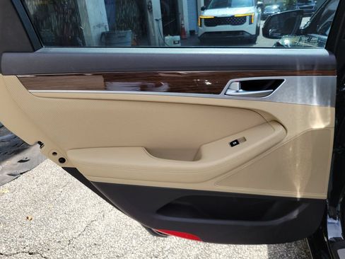 Used 2018 Genesis G80 3.8 RWD image 11