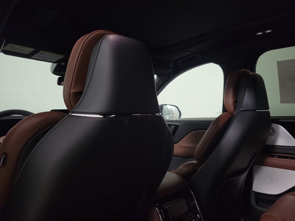 New 2027 Lincoln Aviator Reserve w/ Luxury Package RWD image 14