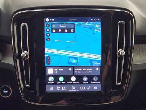 Certified 2026 Volvo XC40 B5 Plus AWD/4WD image 17