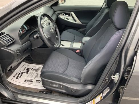 Used 2010 Toyota Camry image 14