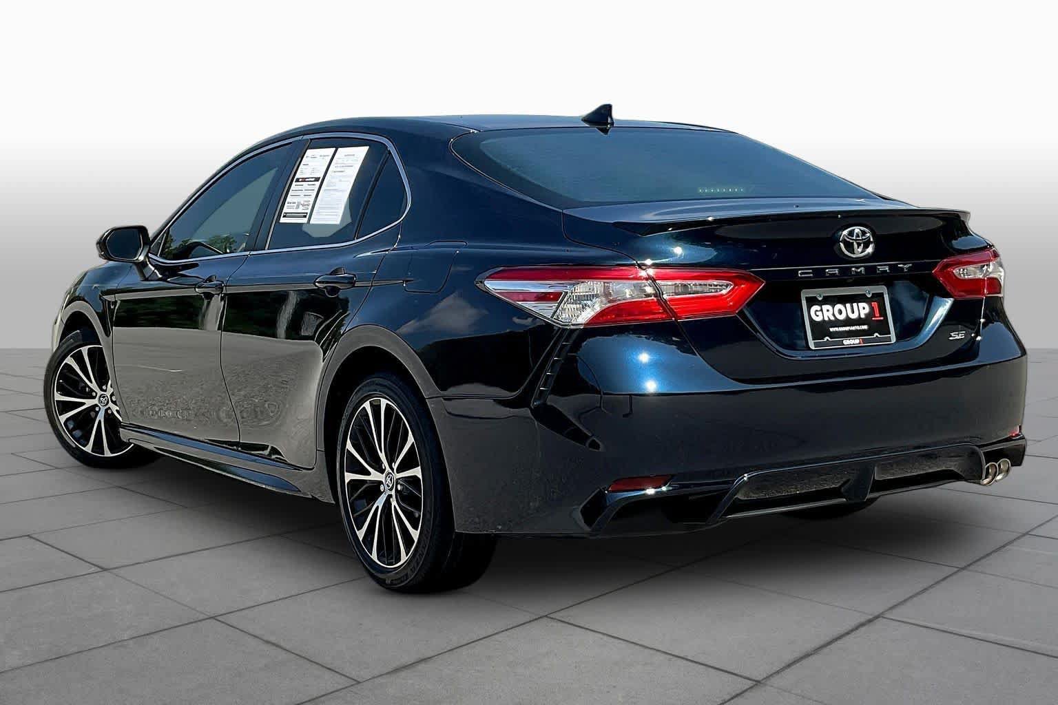 Used 2020 Toyota Camry SE FWD image 12