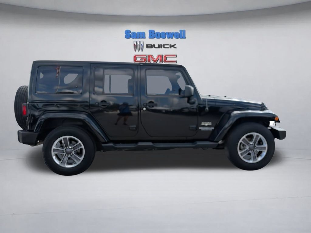 Used 2015 Jeep Wrangler Unlimited Sahara w/ Connectivity Group AWD/4WD image 10