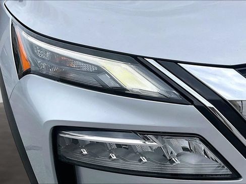 Used 2023 Nissan Rogue SV FWD image 30