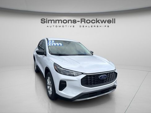 Used 2023 Ford Escape Active image 2