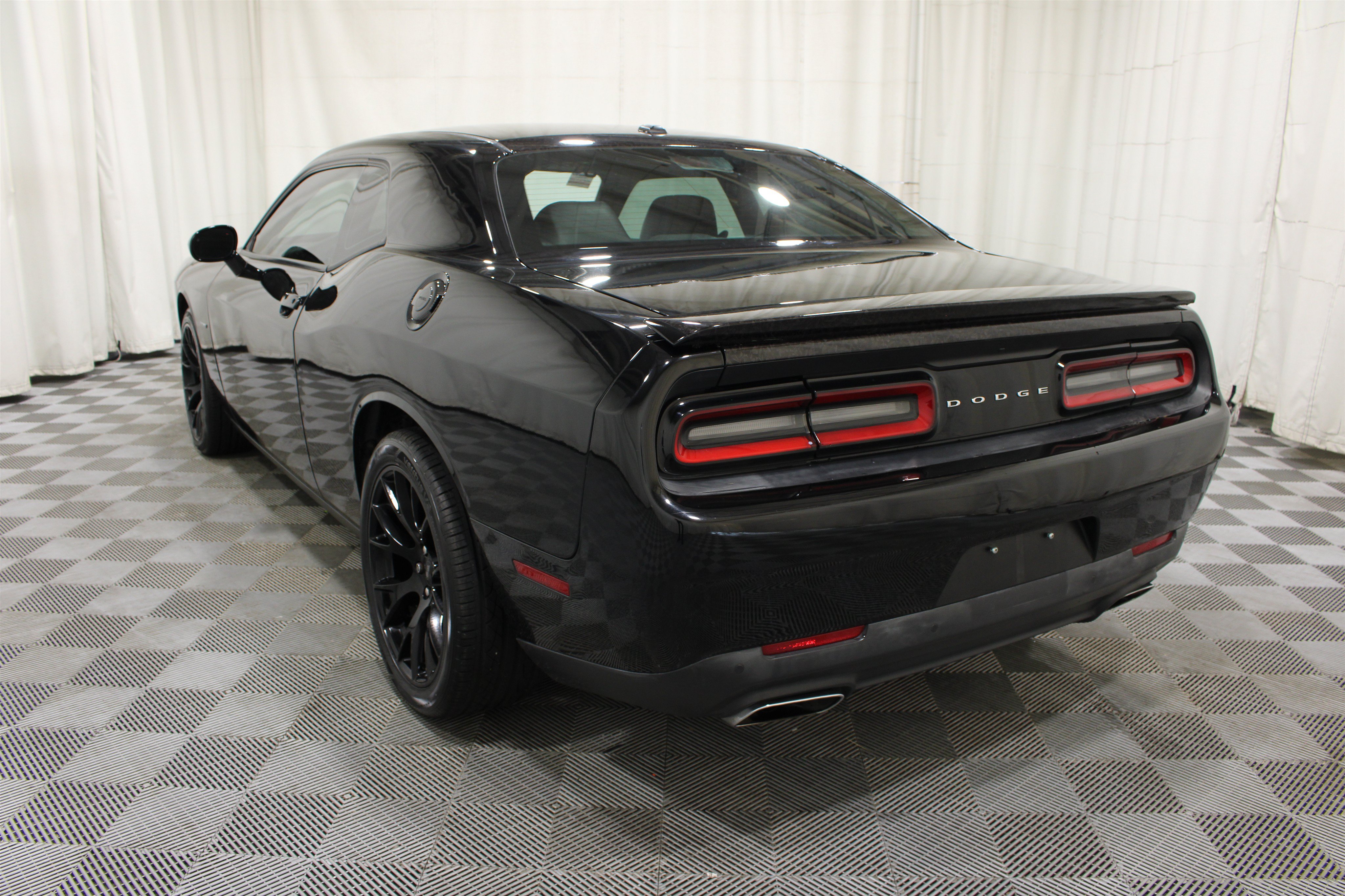 Used 2015 Dodge Challenger R/T w/ Quick Order Package 28B R/T RWD image 25
