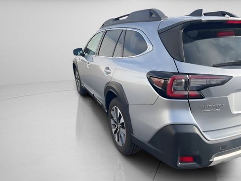 Used 2023 Subaru Outback Limited image 15