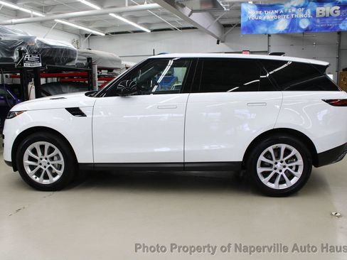 Used 2025 Land Rover Range Rover Sport SE AWD/4WD image 4