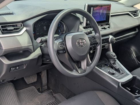 Used 2025 Toyota RAV4 LE AWD/4WD image 14