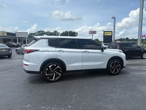 Used 2023 Mitsubishi Outlander SE AWD/4WD image 2
