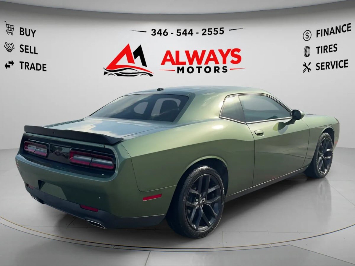 Used 2021 Dodge Challenger SXT w/ Blacktop Package RWD image 5