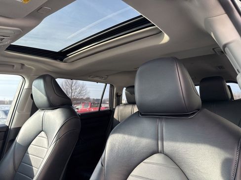 Used 2023 Toyota Highlander XLE image 8