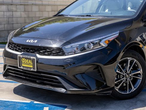 Used 2023 Kia Forte LXS w/ LXS Technology Package FWD image 7
