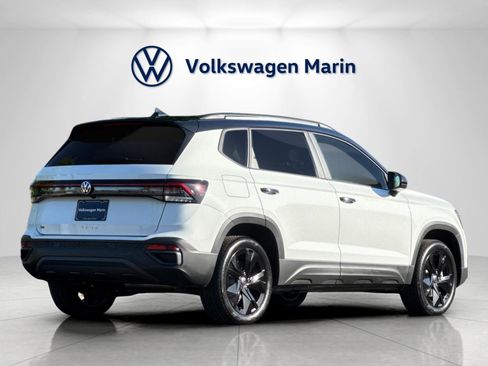 New 2026 Volkswagen Taos SE FWD image 5