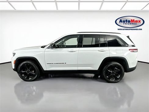 Used 2023 Jeep Grand Cherokee Altitude image 9