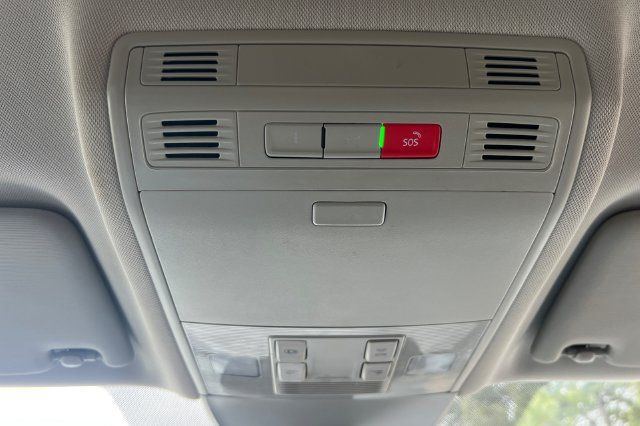 Used 2025 Volkswagen Taos SE FWD image 38