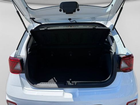 Used 2025 Hyundai Venue SEL FWD image 17