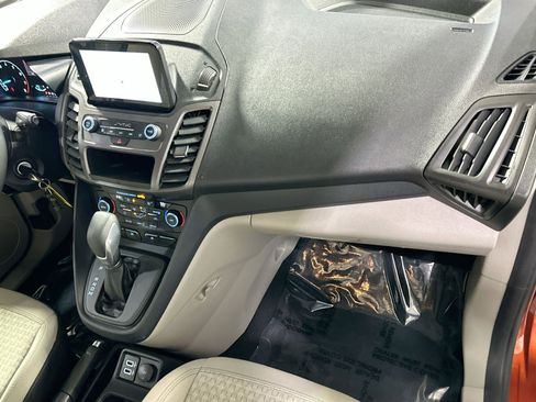 Used 2022 Ford Transit Connect XLT image 35