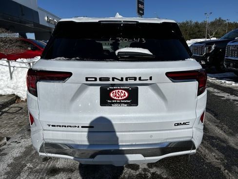 New 2026 GMC Terrain Denali w/ LPO, Black Badging Package image 5