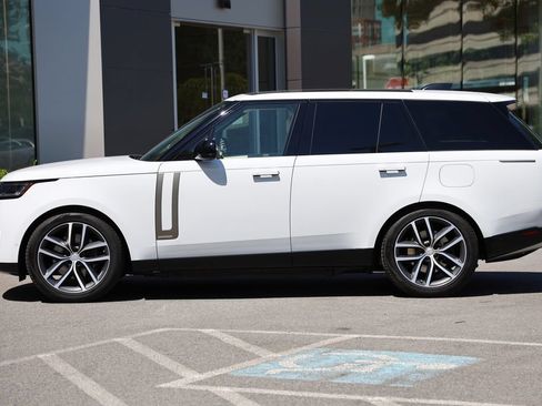 Used 2024 Land Rover Range Rover Autobiography AWD/4WD image 2