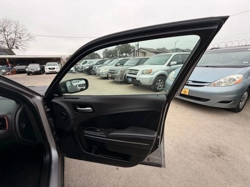 Used 2018 Dodge Charger R/T w/ Plus Group image 32