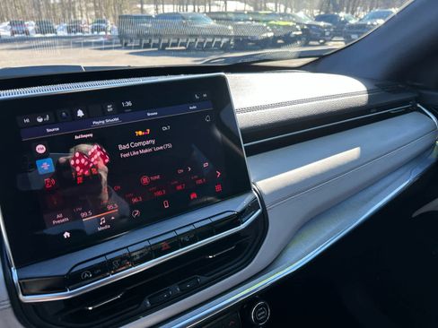 Used 2024 Jeep Compass Limited image 28