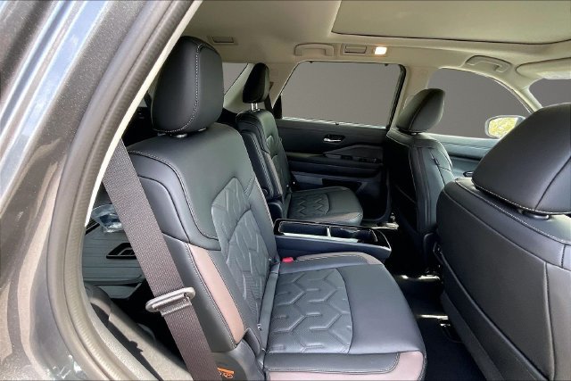 New 2026 Nissan Pathfinder Platinum w/ Accent Package AWD/4WD image 10