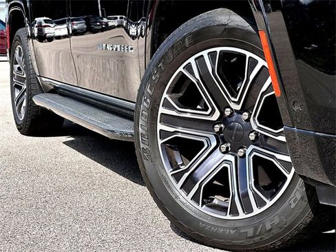 Used 2024 Jeep Wagoneer L Series II w/ Flexible Seating Group image 2