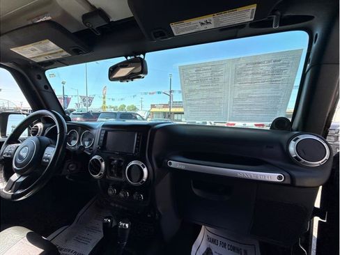 Used 2014 Jeep Wrangler Unlimited Rubicon w/ Connectivity Group AWD/4WD image 7