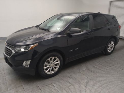 Used 2021 Chevrolet Equinox LS w/ LS Convenience Package FWD image 2