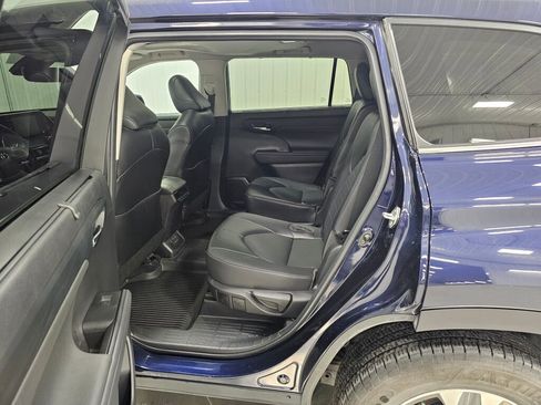 Used 2022 Toyota Highlander XLE image 13