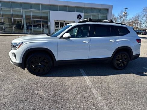 Certified 2024 Volkswagen Atlas SE image 5
