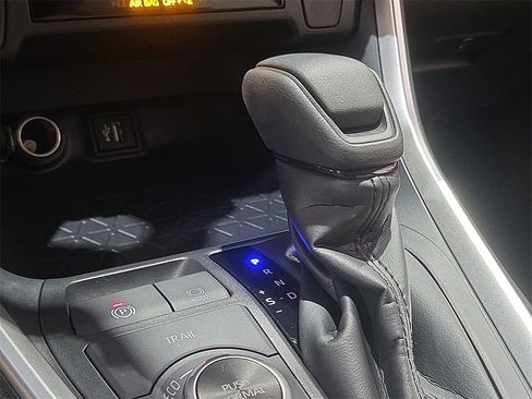 Certified 2025 Toyota RAV4 LE image 25