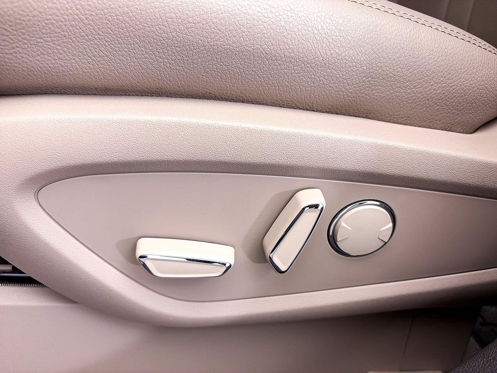 Used 2023 Lincoln Nautilus FWD w/ Premium Package image 19