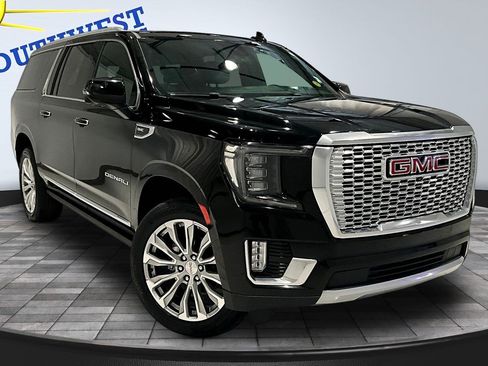 Used 2023 GMC Yukon XL Denali RWD image 3